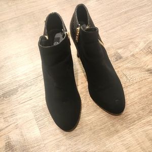 Jones newyork signature black women shoes.